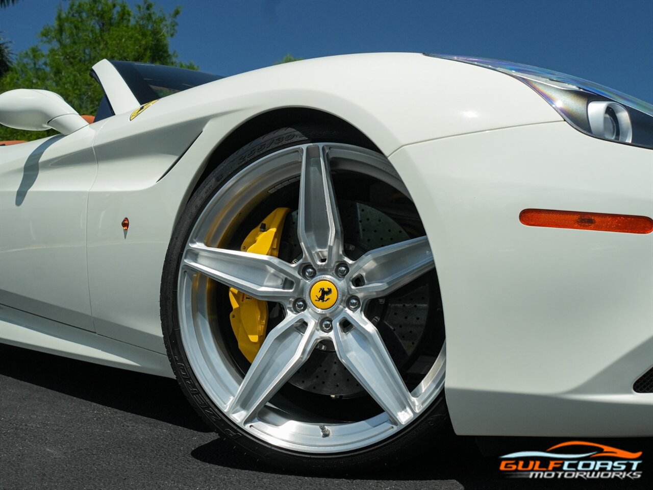 Used 2017 Ferrari California T RWD image 81