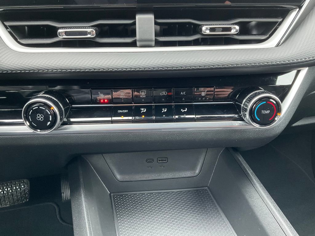 Used 2025 Chevrolet Equinox LT image 9