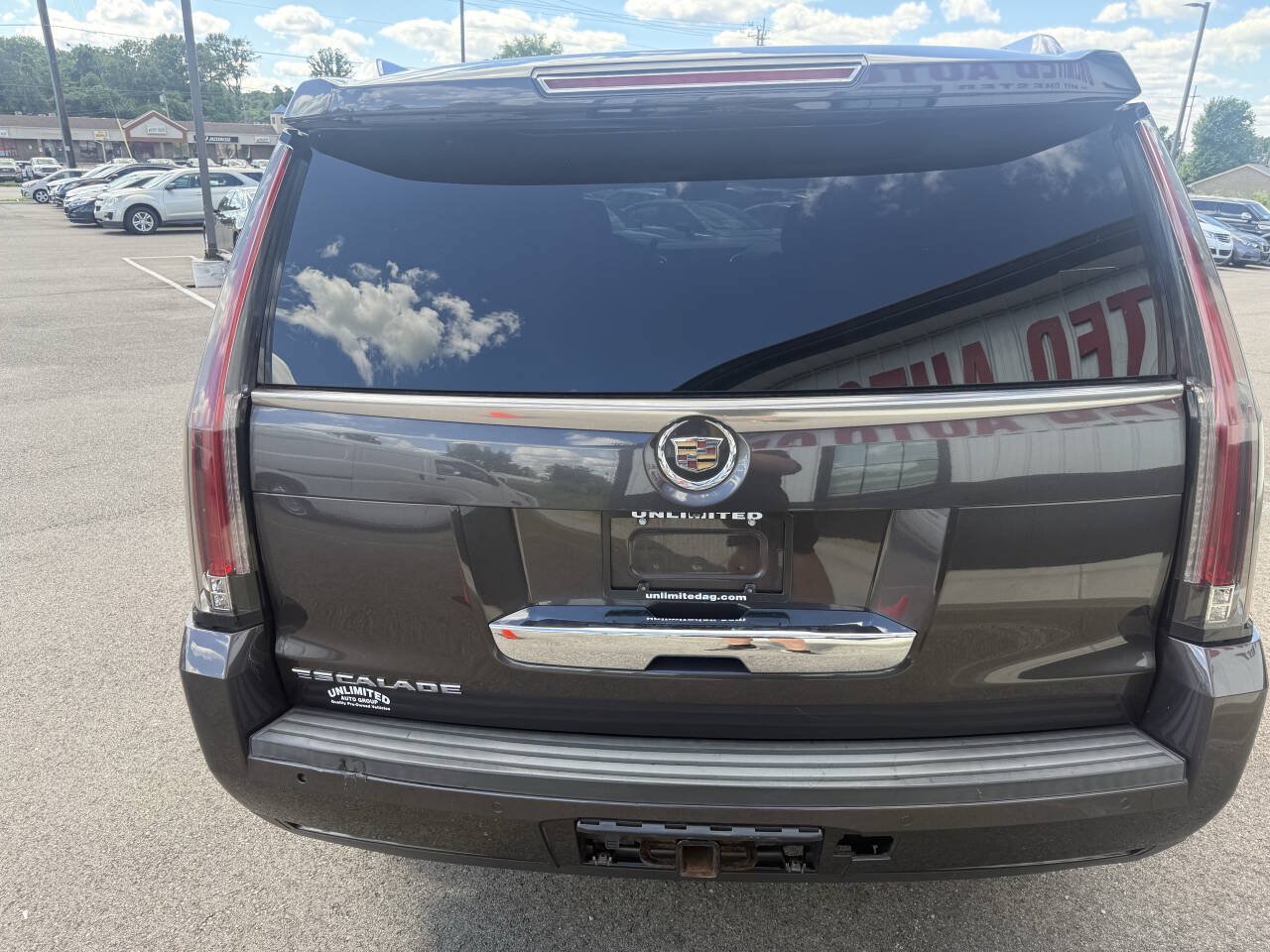 Used 2015 Cadillac Escalade Luxury AWD/4WD image 9
