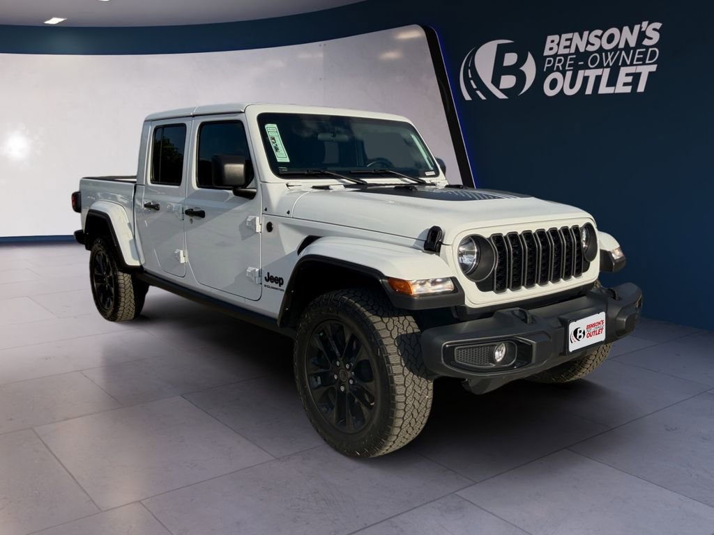 Used 2025 Jeep Gladiator Sport image 7