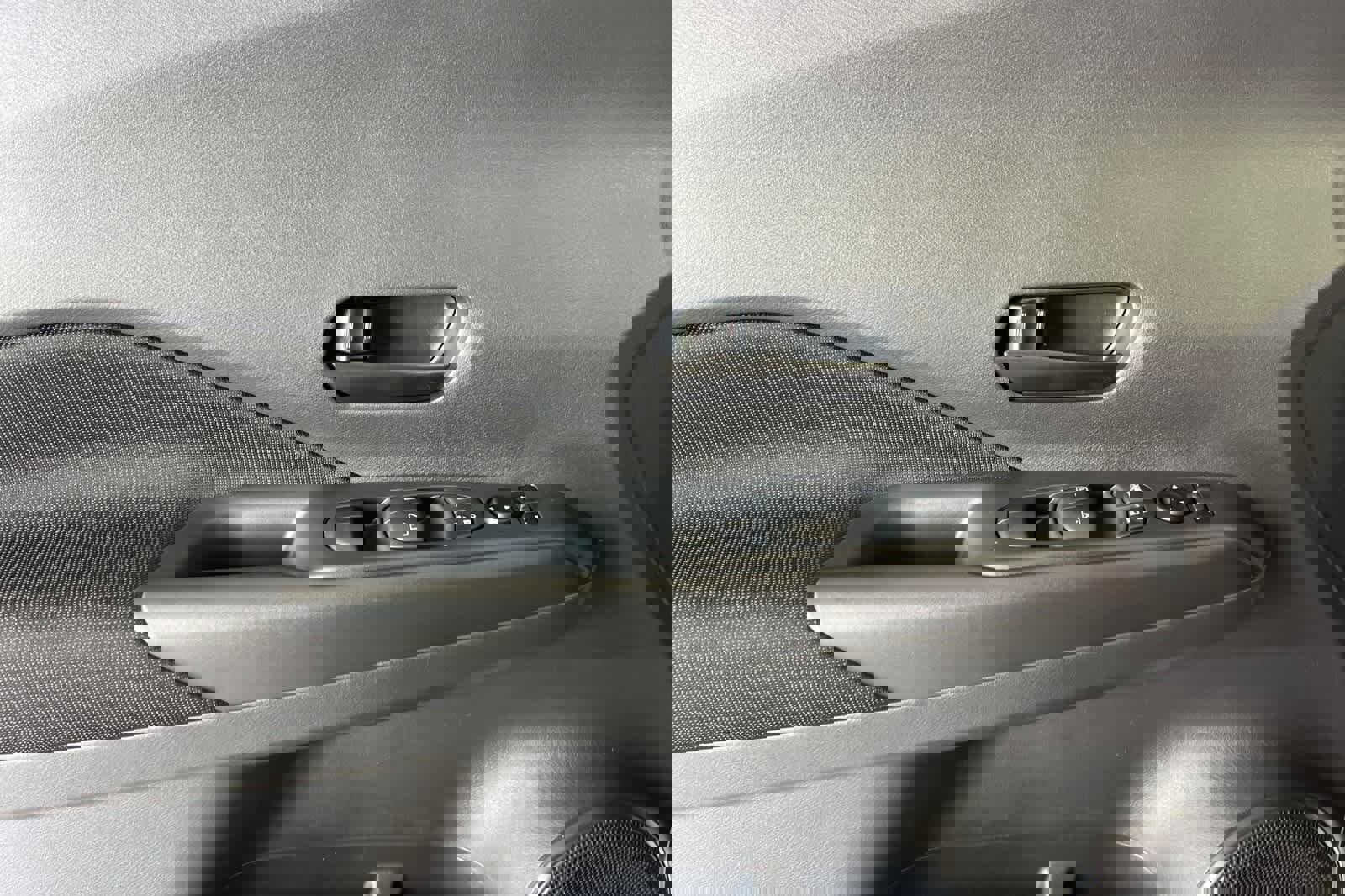 New 2025 Nissan Kicks Play S image 13