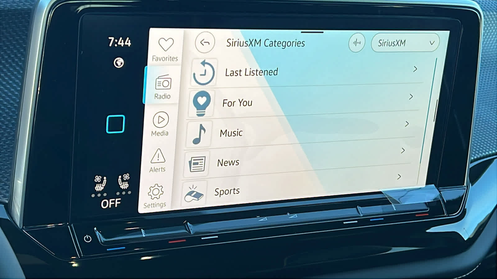 New 2026 Volkswagen Atlas Cross Sport SEL Premium R-Line image 15