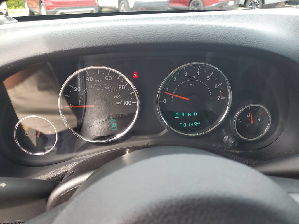 Used 2016 Jeep Wrangler Unlimited Sahara w/ Connectivity Group AWD/4WD image 14