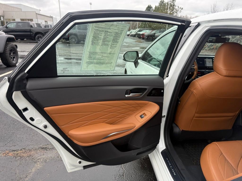 Used 2019 Toyota Avalon Limited w/ Advanced Safety Package image 29