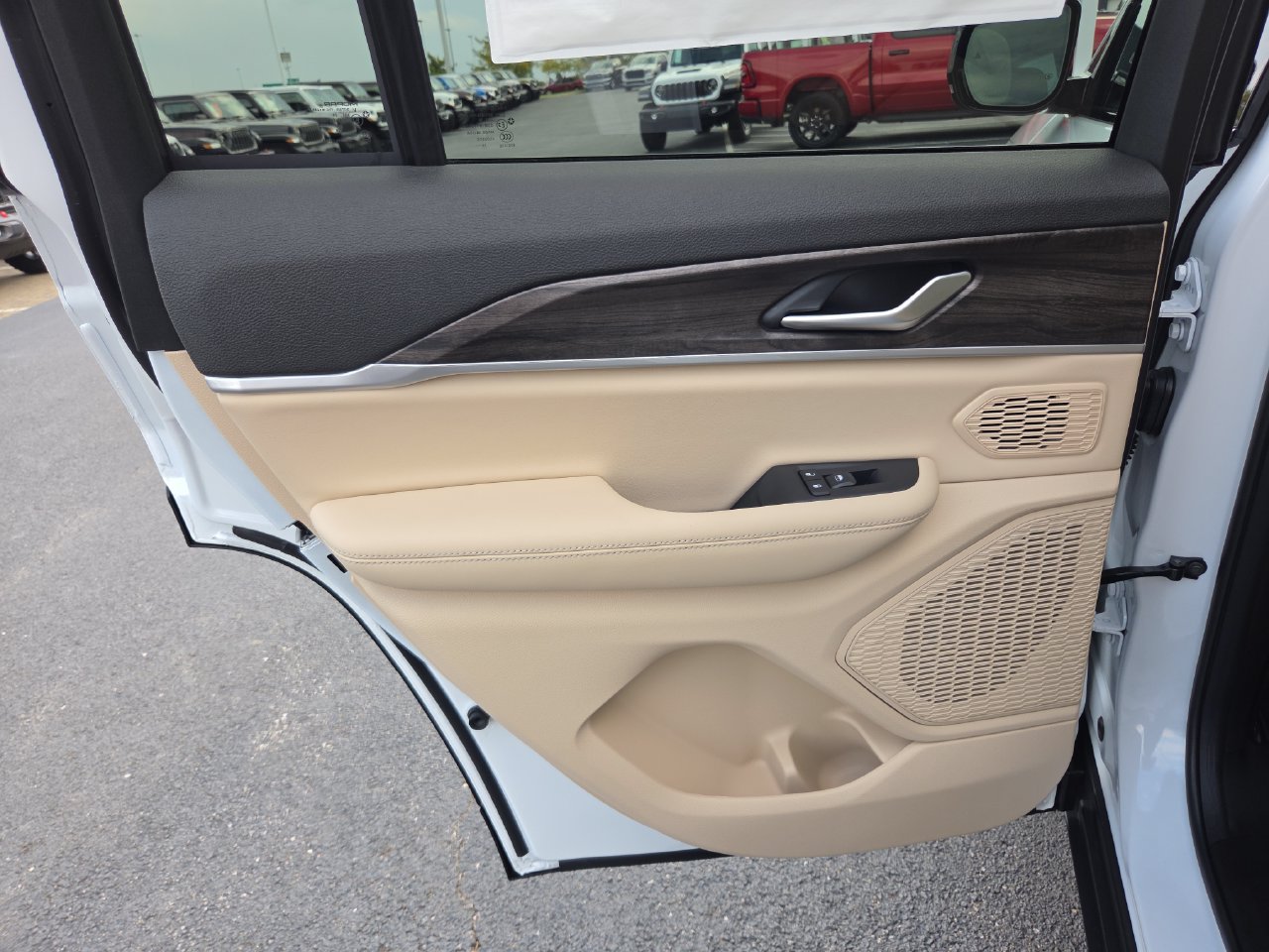 New 2027 Jeep Grand Cherokee Limited AWD/4WD image 19