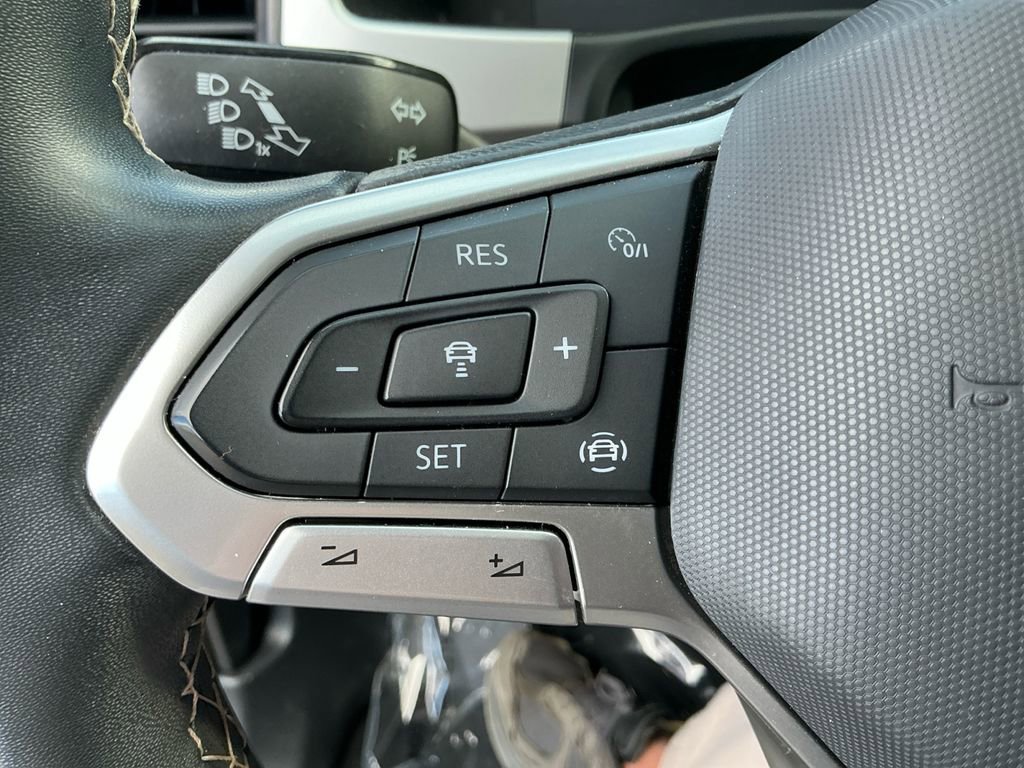 Used 2022 Volkswagen Atlas Cross Sport SE image 19