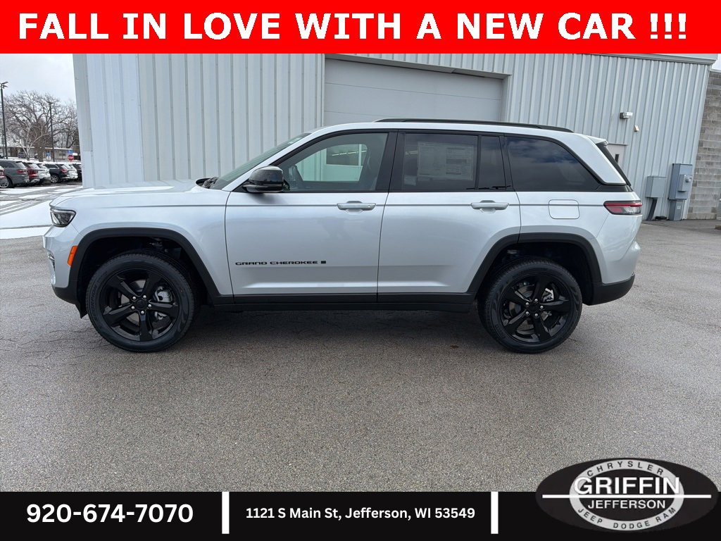 New 2025 Jeep Grand Cherokee Limited w/ Black Appearance Package image 15