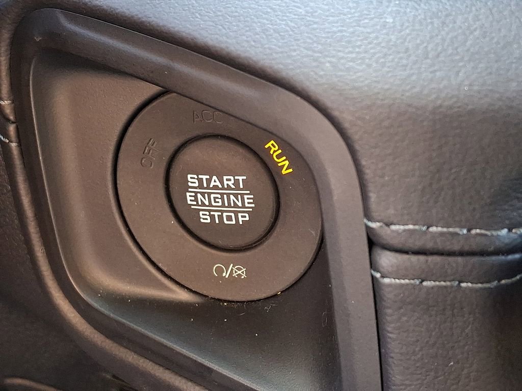 Used 2025 Jeep Wrangler Unlimited Sahara image 28