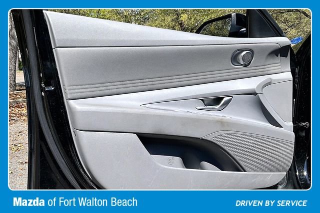 Used 2021 Hyundai Elantra SEL w/ Convenience Package image 17