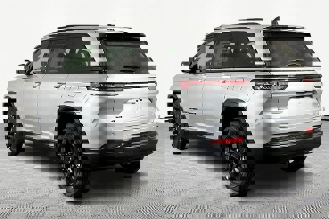 New 2025 Jeep Grand Cherokee Altitude image 4