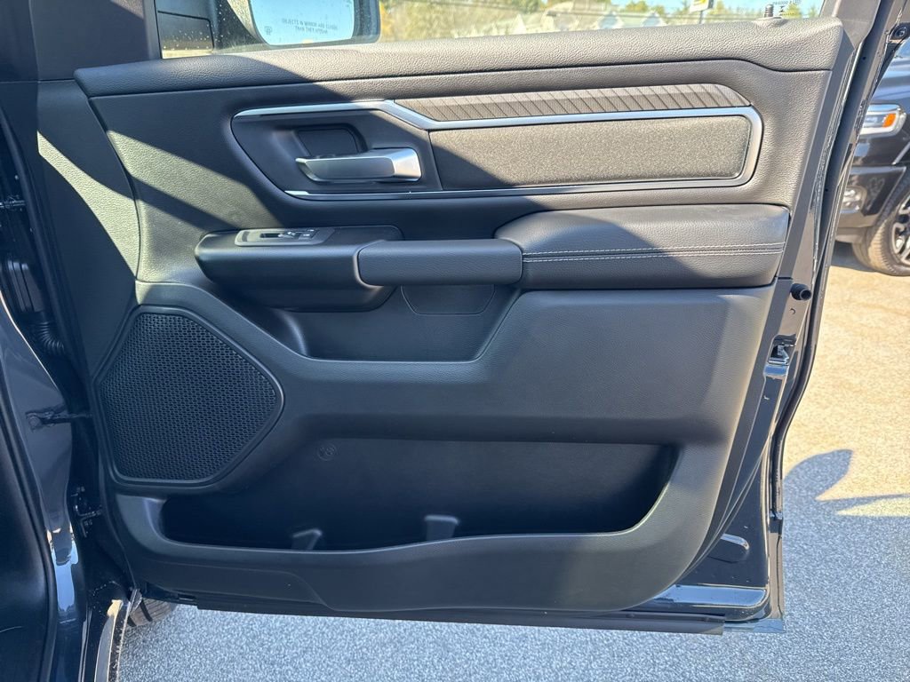 New 2026 RAM 1500 4x4 Crew Cab image 31