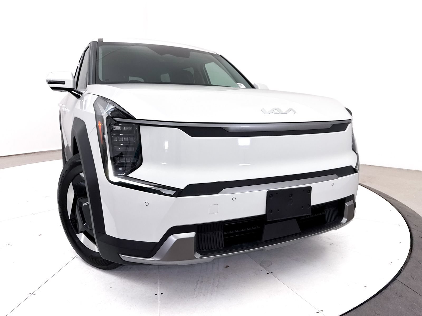 Used 2024 Kia EV9 Light Long Range RWD image 6