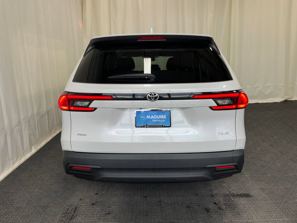 Used 2024 Toyota Grand Highlander AWD image 28