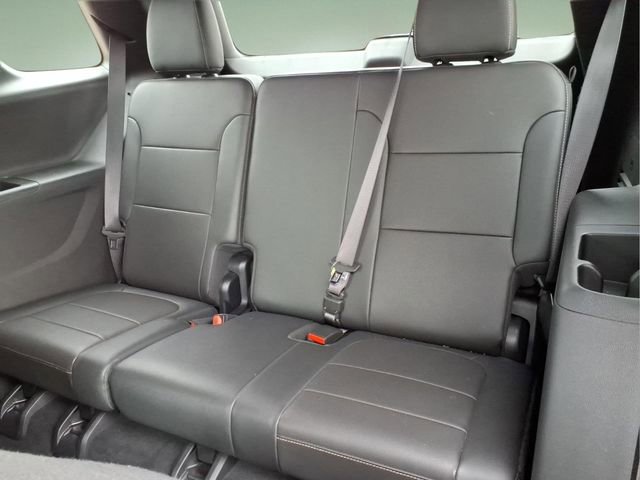 Used 2023 Chevrolet Traverse Premier w/ Redline Edition AWD/4WD image 14