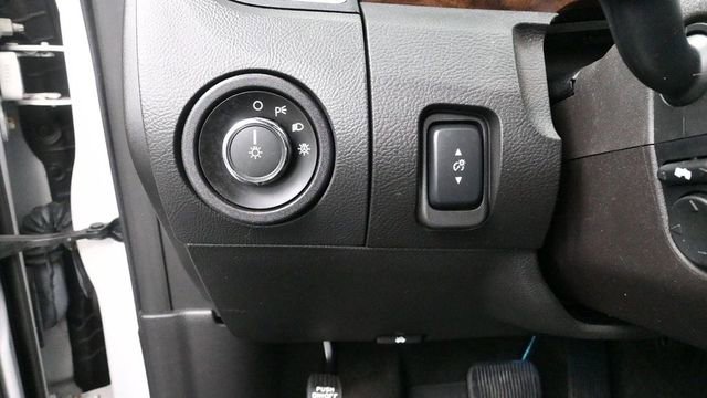 Used 2018 Ford Taurus Limited AWD/4WD image 23
