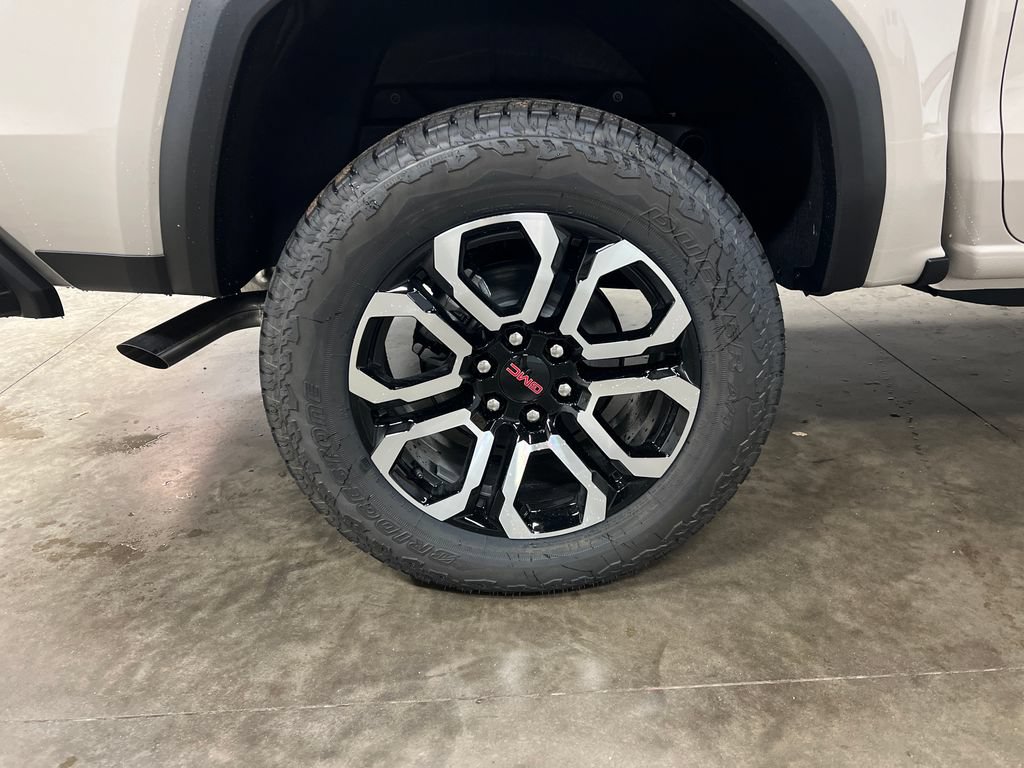 New 2026 GMC Canyon AT4 w/ AT4 Premium Package AWD/4WD image 9