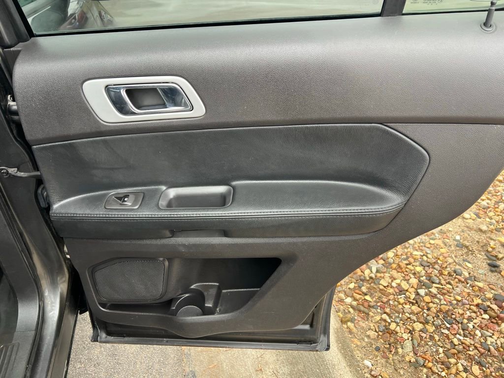 Used 2015 Ford Explorer XLT w/ Equipment Group 202A image 24