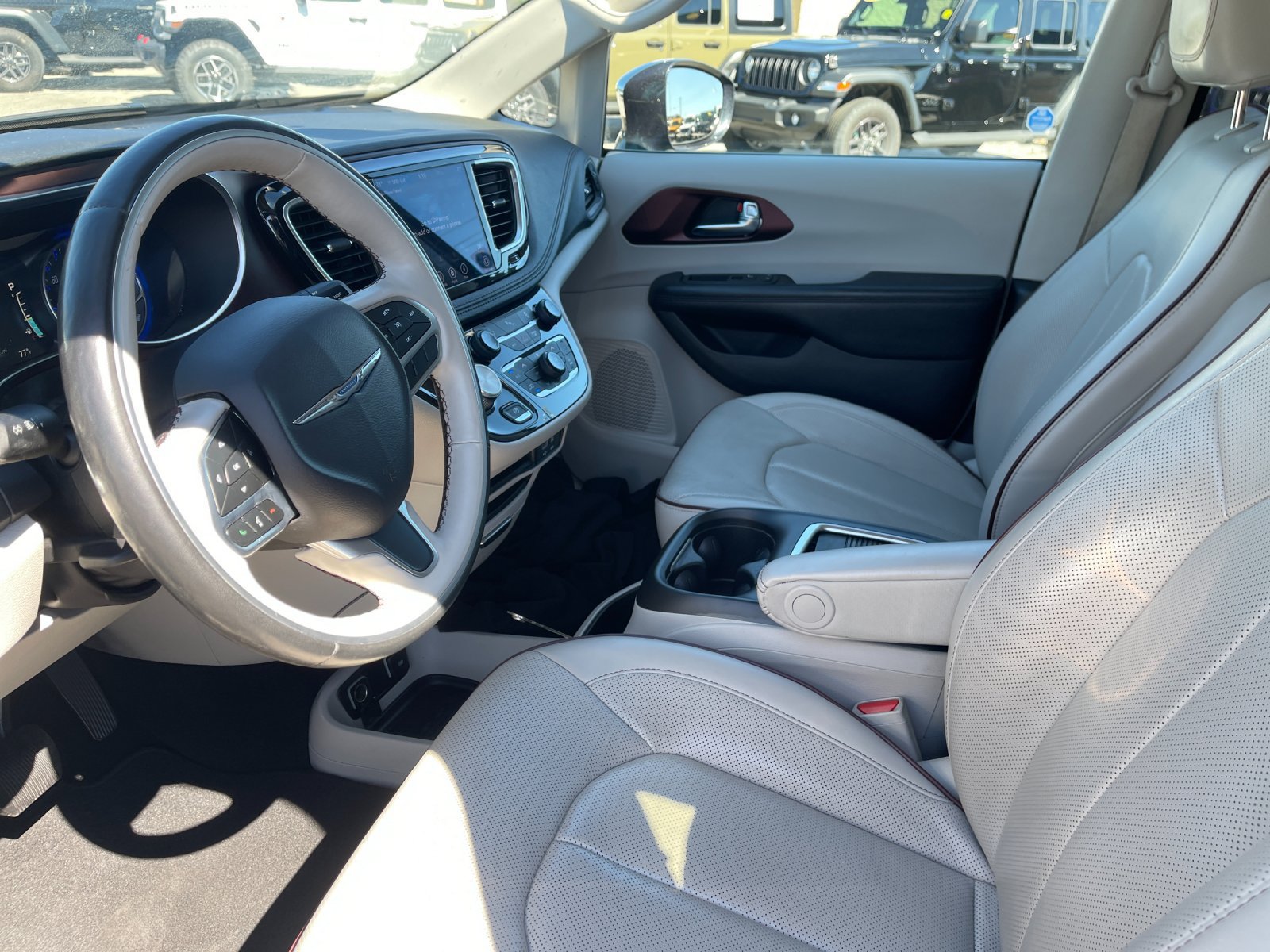 Used 2020 Chrysler Pacifica Limited FWD image 10
