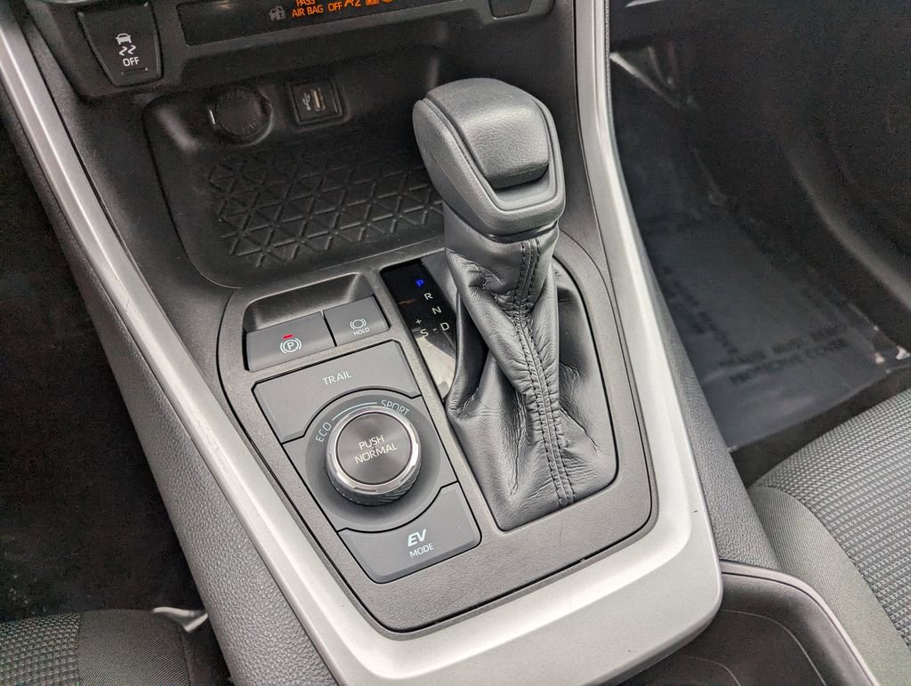 Used 2023 Toyota RAV4 LE AWD/4WD image 19