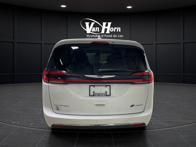 Used 2022 Chrysler Pacifica Touring-L FWD image 6
