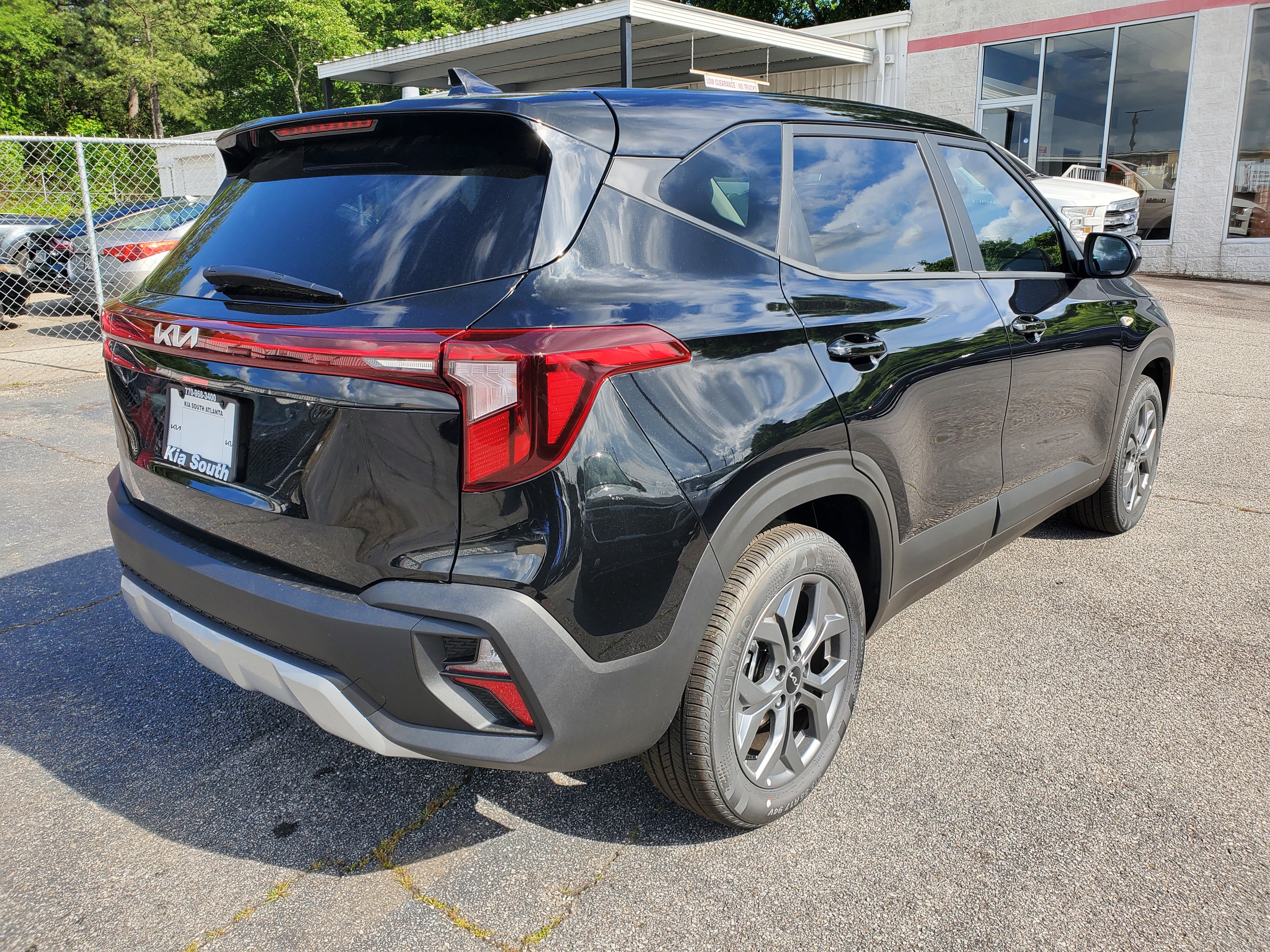 New 2026 Kia Seltos LX FWD image 6