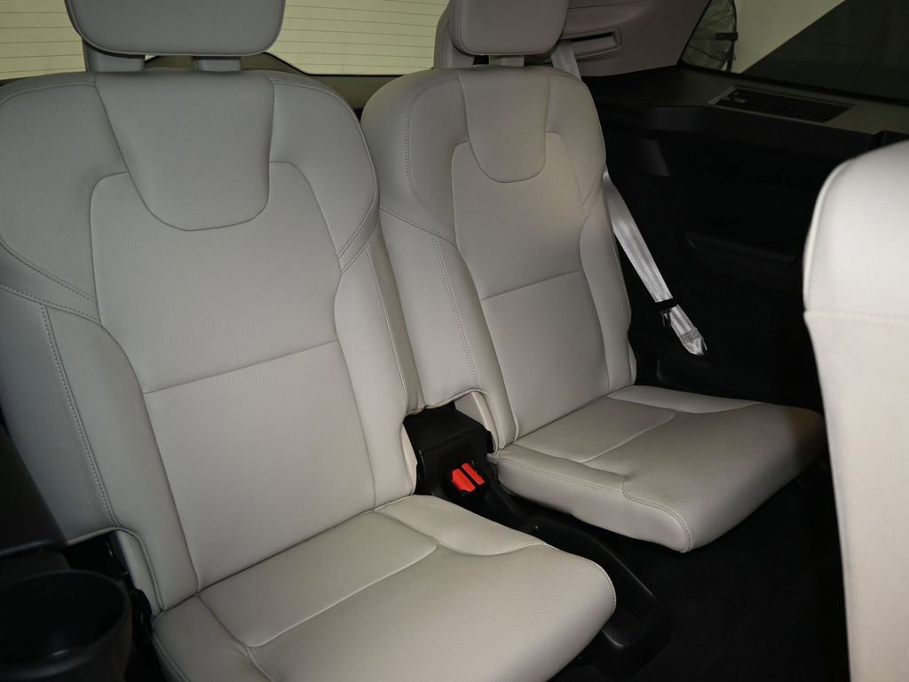 Used 2020 Volvo XC90 T5 Momentum w/ Protection Package image 40