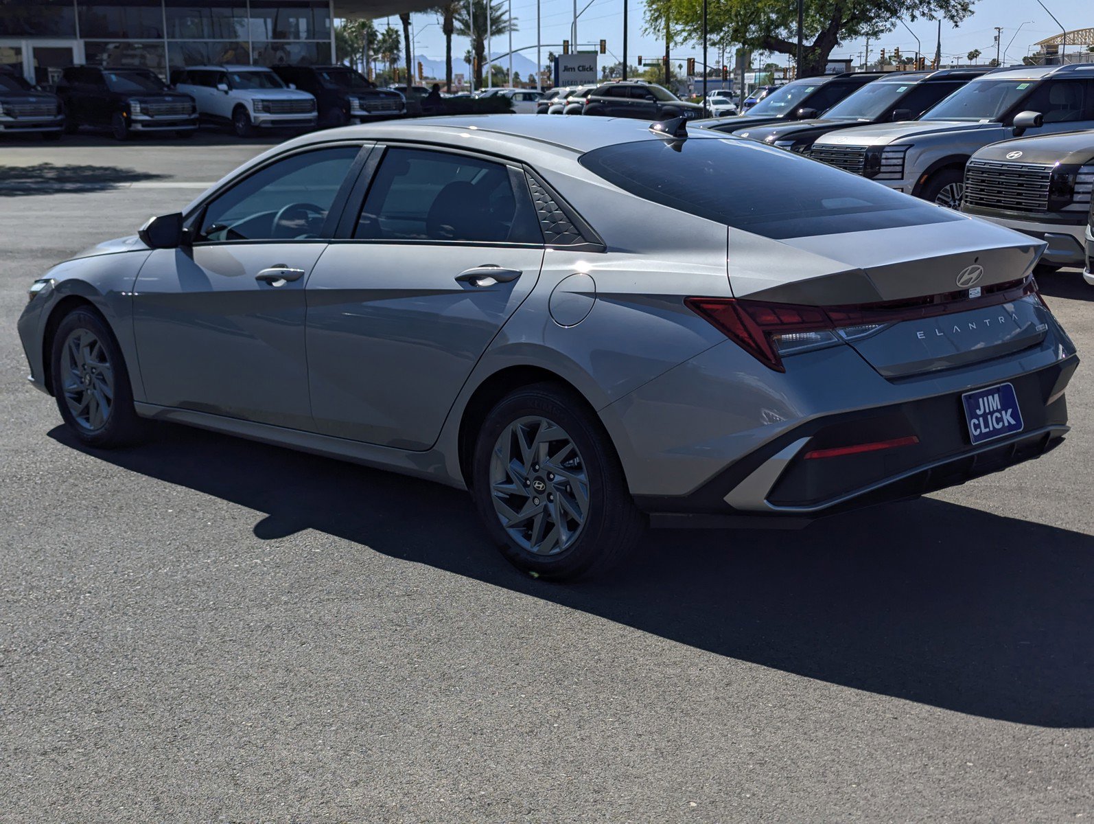 Used 2025 Hyundai Elantra Hybrid FWD image 4