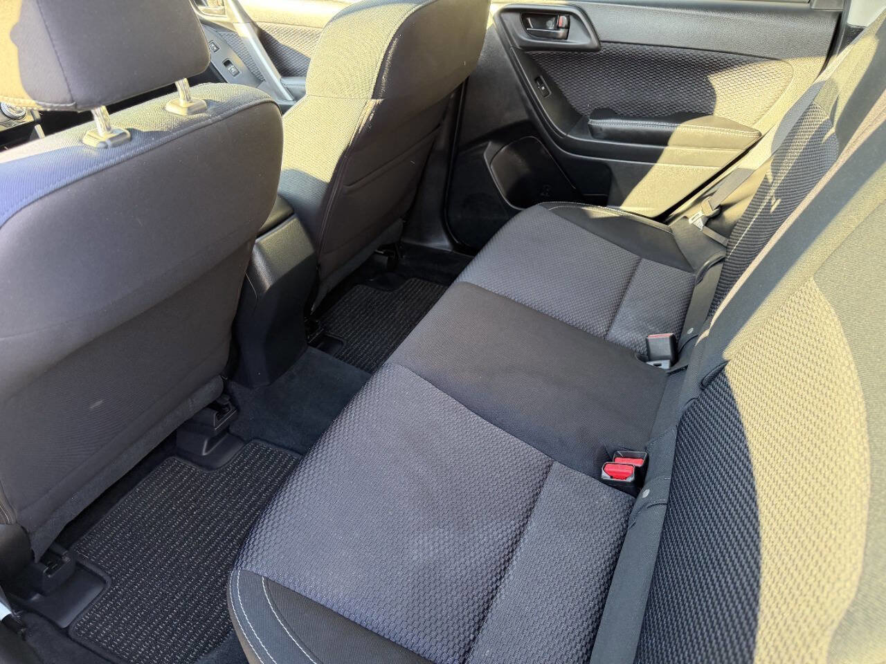 Used 2017 Subaru Forester 2.5i Premium image 18