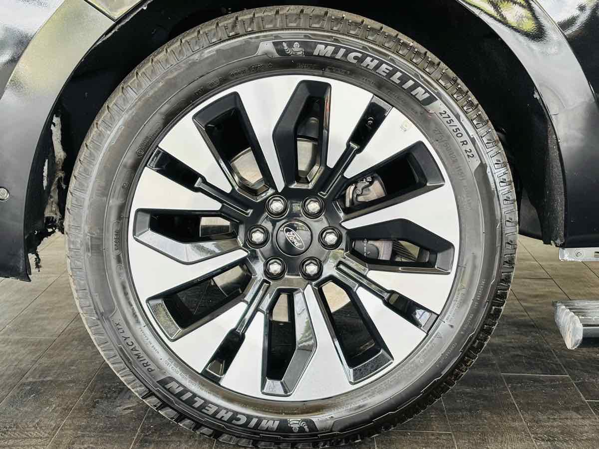 Used 2025 Ford Expedition Platinum w/ Driver's Package AWD/4WD image 26
