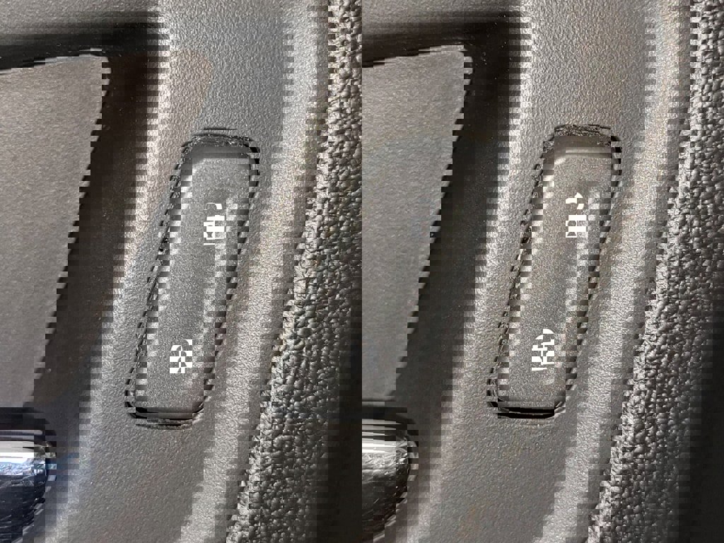 Used 2018 GMC Canyon SLE w/ Nightfall Edition image 22