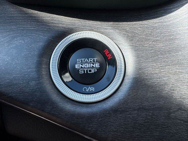 Certified 2025 Jeep Grand Cherokee Overland AWD/4WD image 37