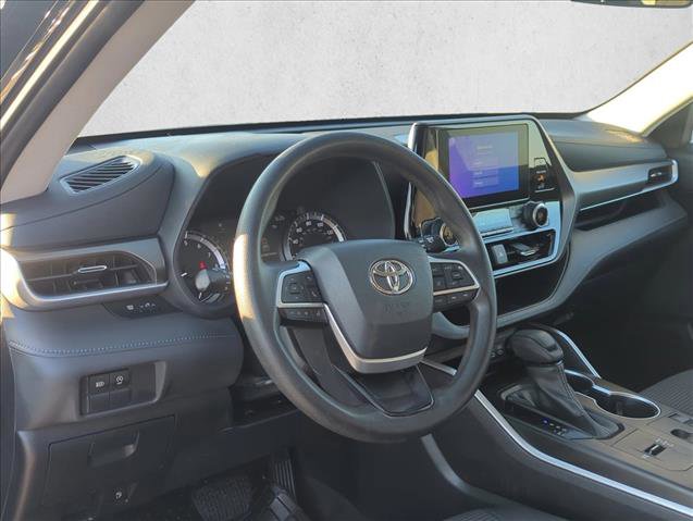 Used 2023 Toyota Highlander L FWD image 9