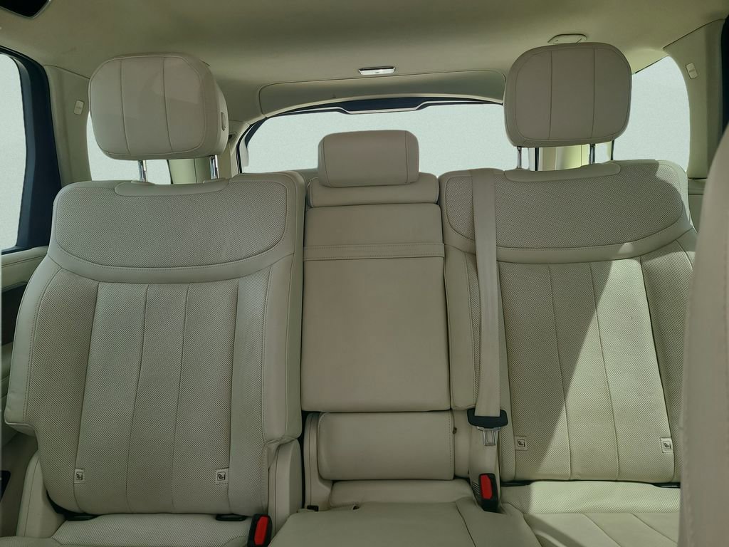 Used 2023 Land Rover Range Rover Long Wheelbase SE image 16