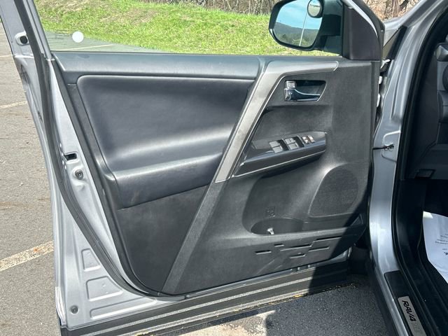 Used 2016 Toyota RAV4 SE w/ Protection Package image 10