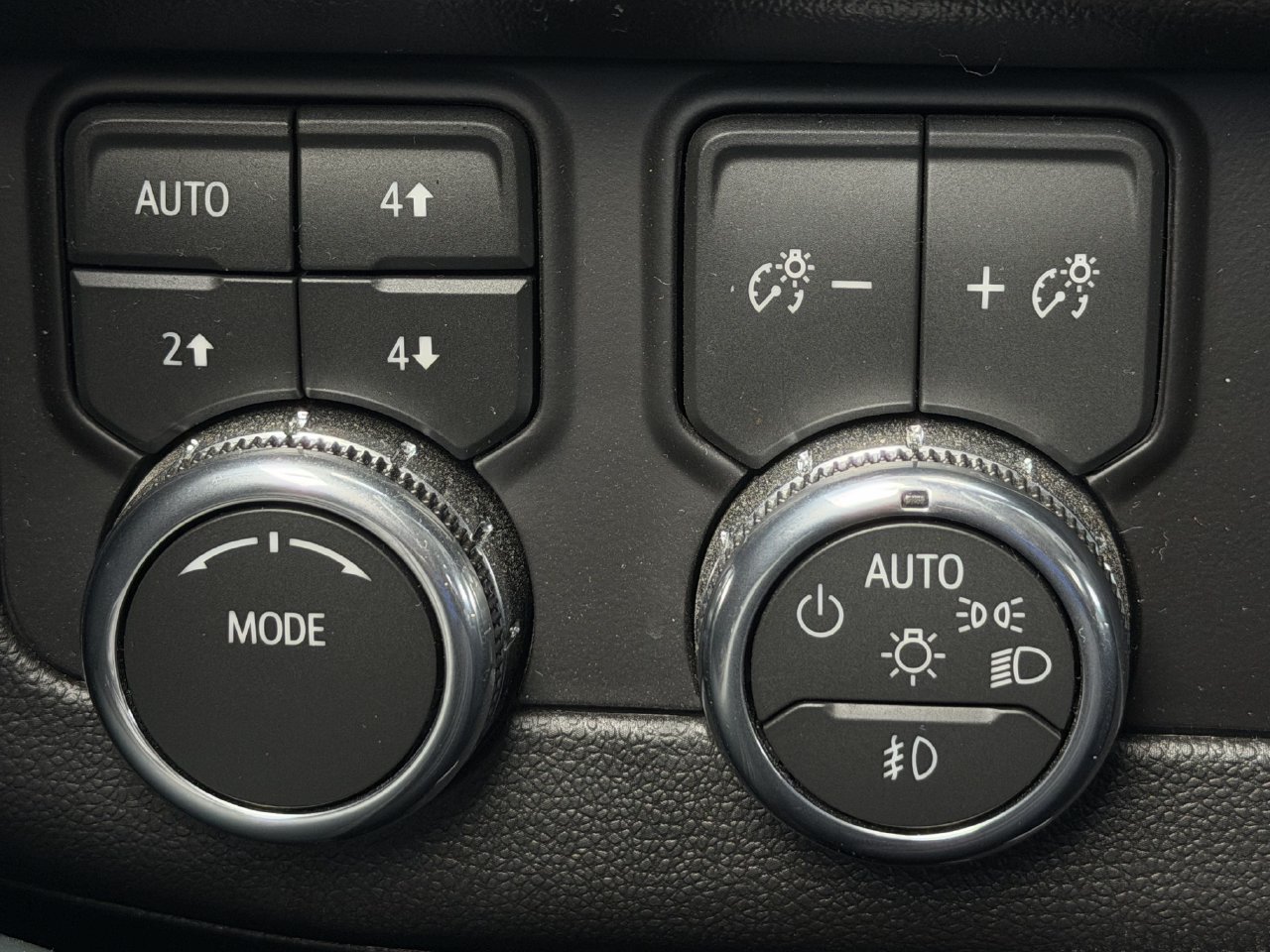 Certified 2026 GMC Yukon AT4 w/ AT4 Premium Package AWD/4WD image 21