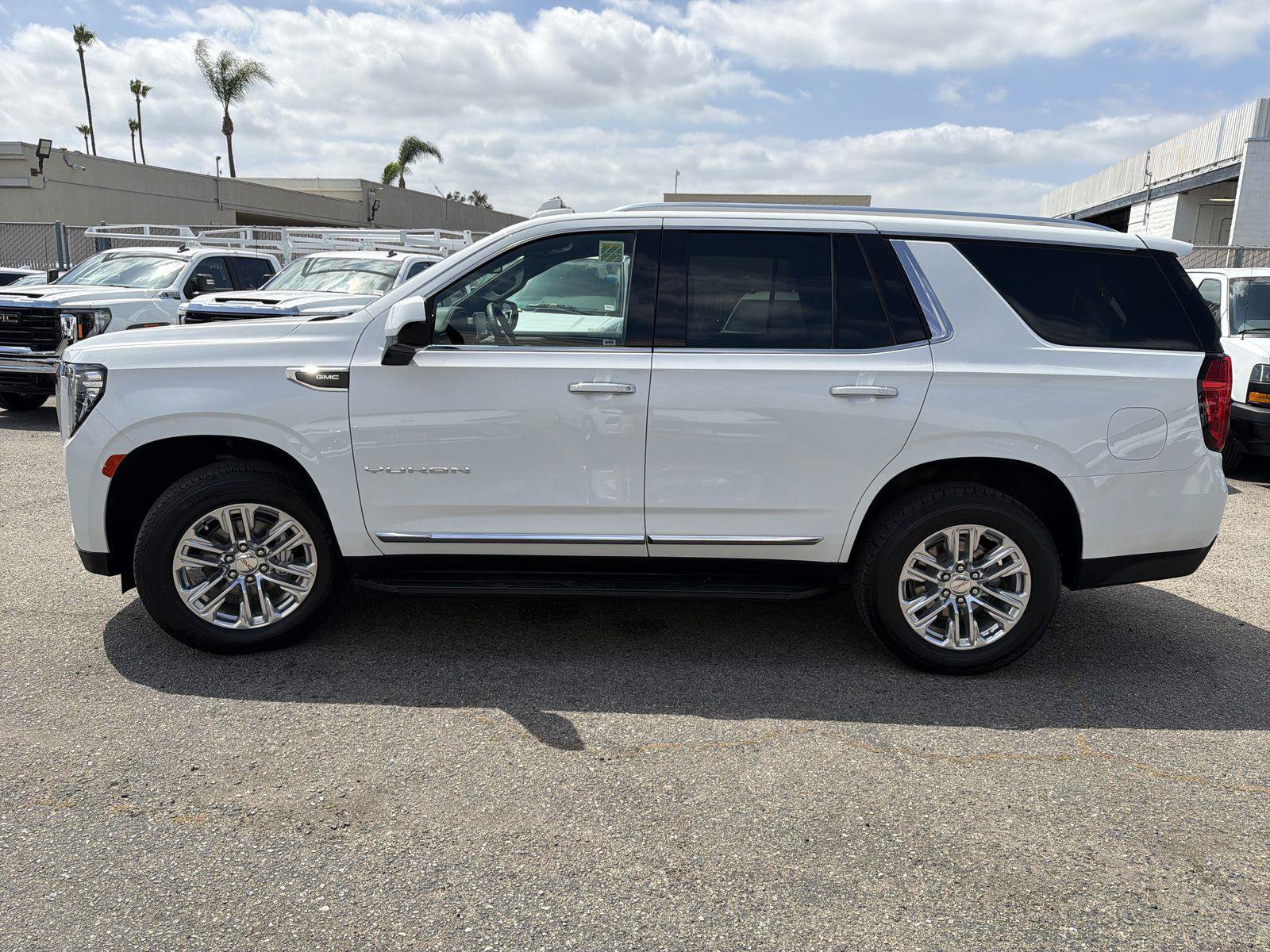 Used 2024 GMC Yukon SLT RWD image 7