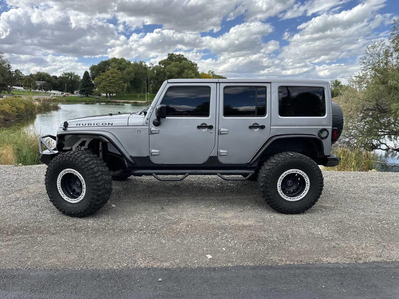 Used 2015 Jeep Wrangler Unlimited Rubicon w/ Connectivity Group image 8