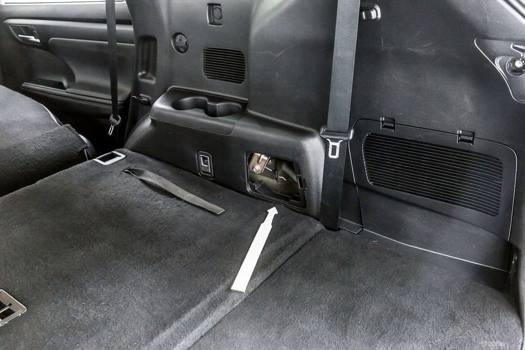 Used 2020 Toyota Highlander XLE FWD image 39