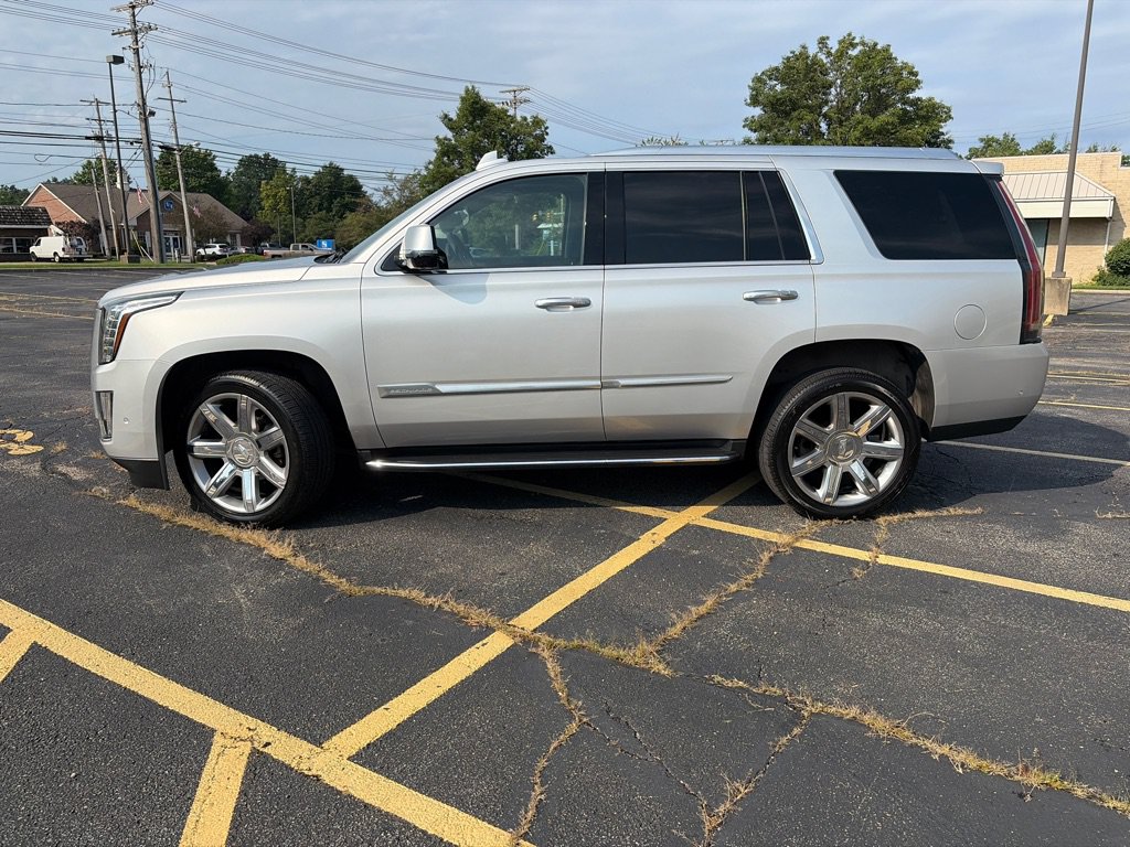 Used 2018 Cadillac Escalade Luxury AWD/4WD image 4