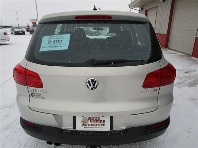 Used 2013 Volkswagen Tiguan S image 8