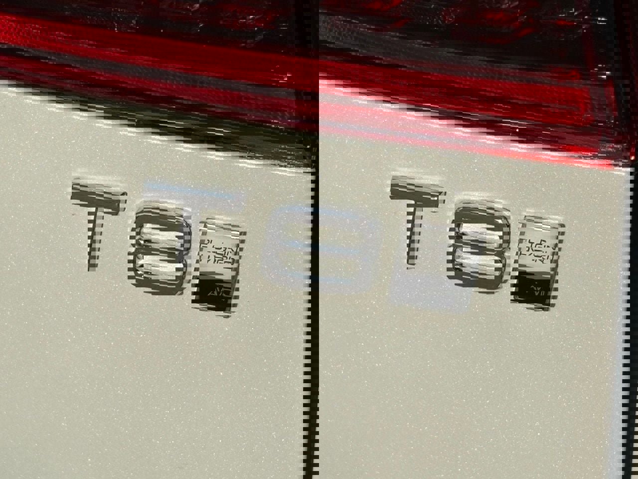 New 2026 Volvo XC60 T8 Plus w/ Protection Package Premier image 8