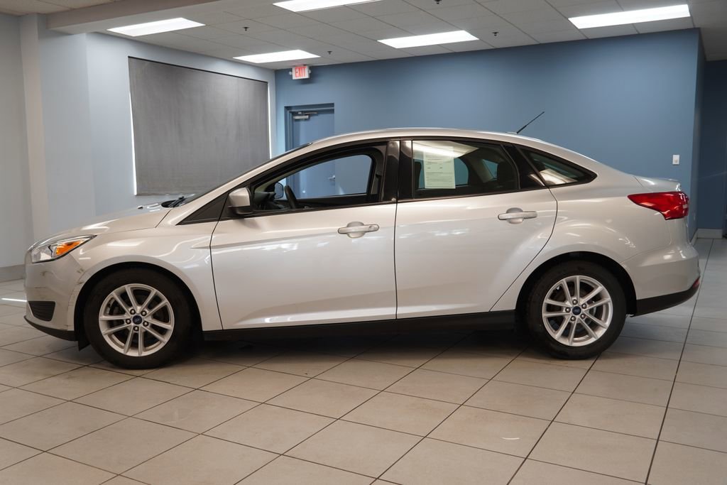 Used 2018 Ford Focus SE FWD image 2
