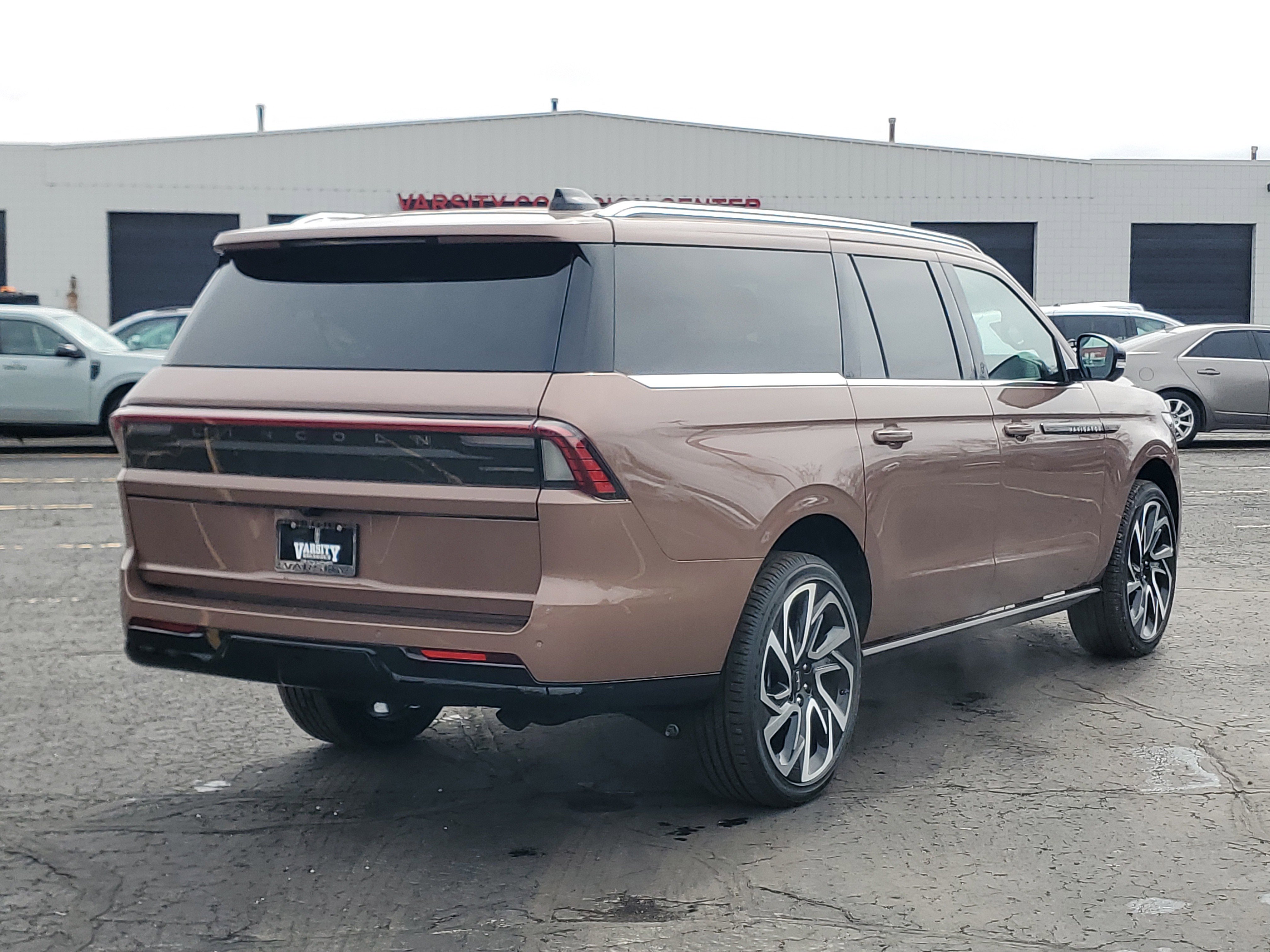 New 2026 Lincoln Navigator L Black Label AWD/4WD image 4
