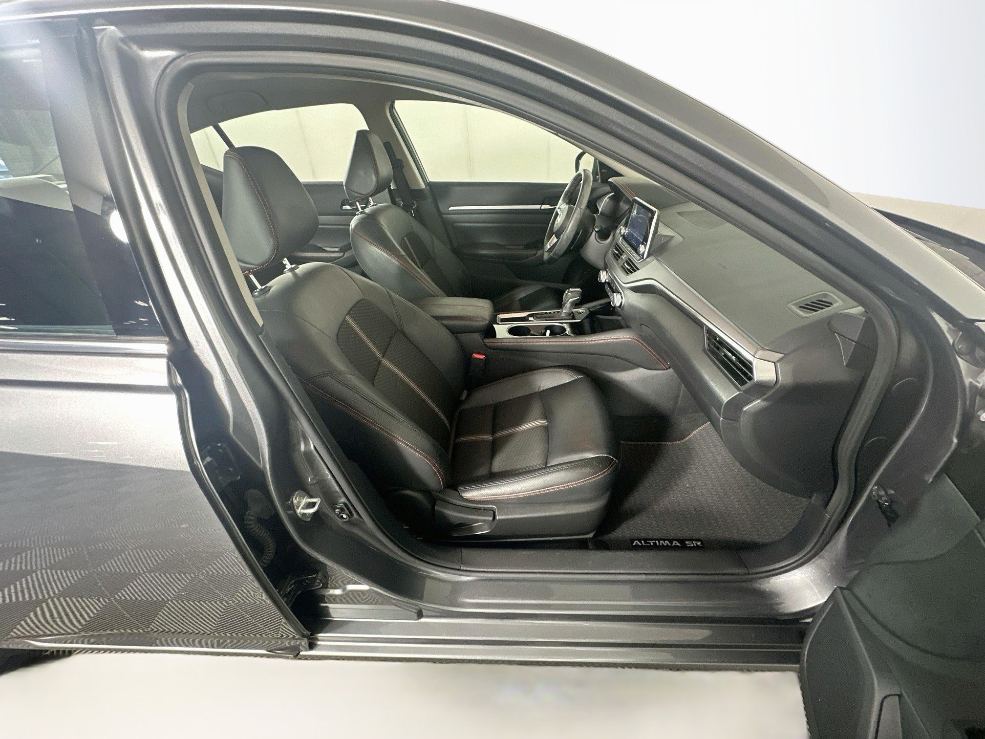 Used 2024 Nissan Altima 2.5 SR FWD image 29