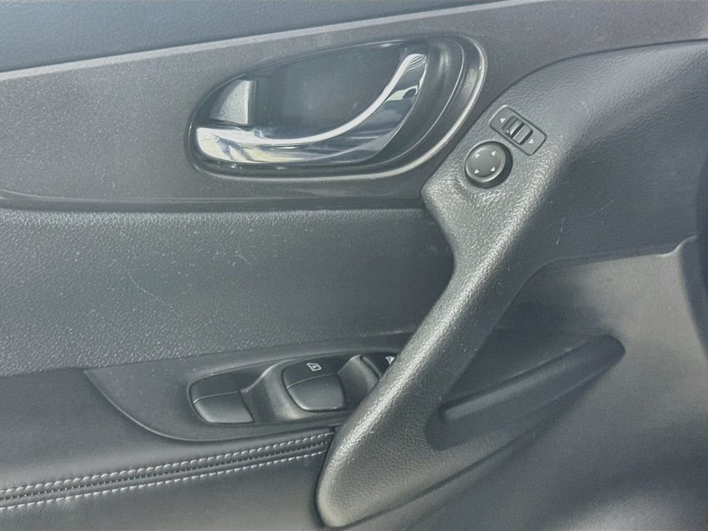 Used 2019 Nissan Rogue S w/ Special Edition Package FWD image 22