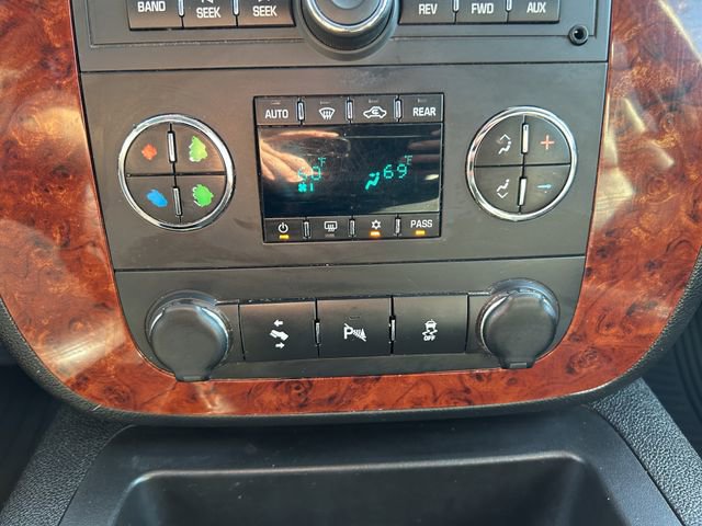 Used 2012 Chevrolet Suburban LT image 19