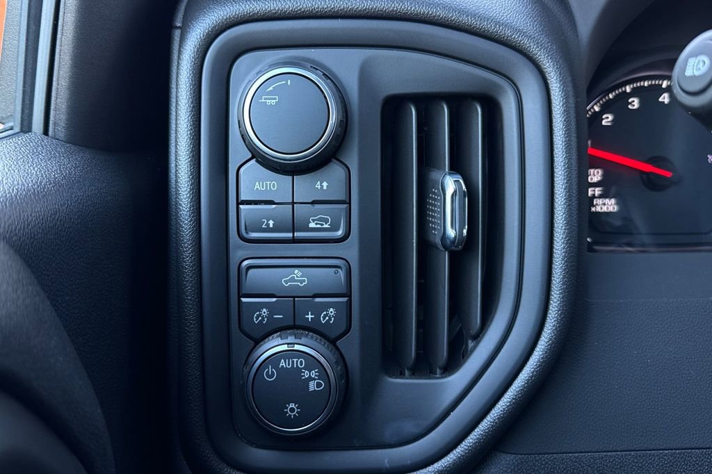 Certified 2025 Chevrolet Silverado 1500 Custom image 30