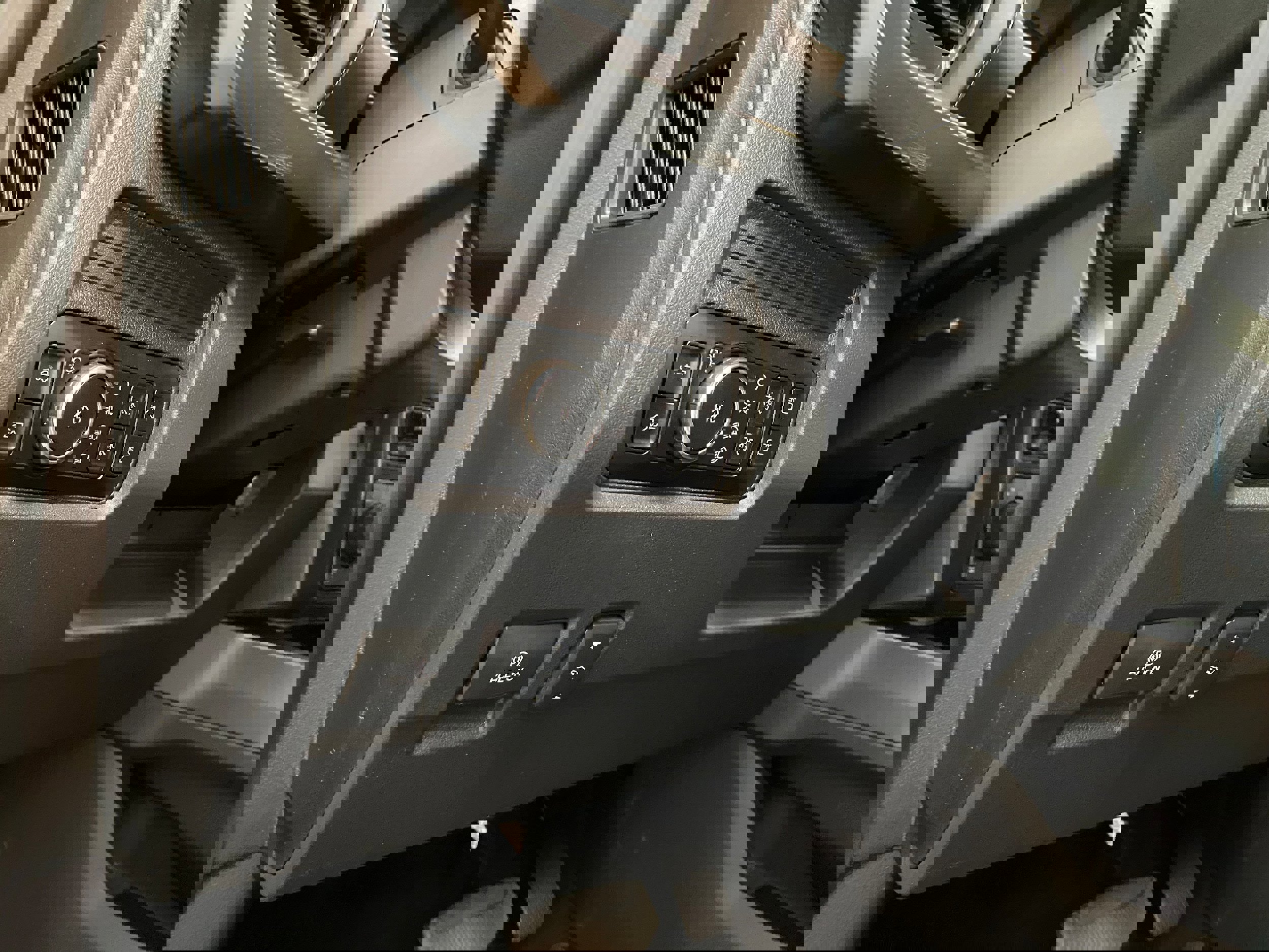 New 2025 Ford F350 Lariat w/ Lariat Ultimate Package image 17