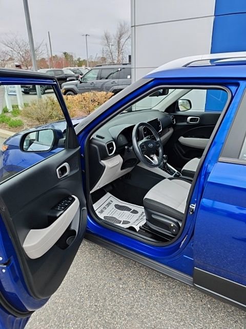 Used 2023 Hyundai Venue SEL image 15