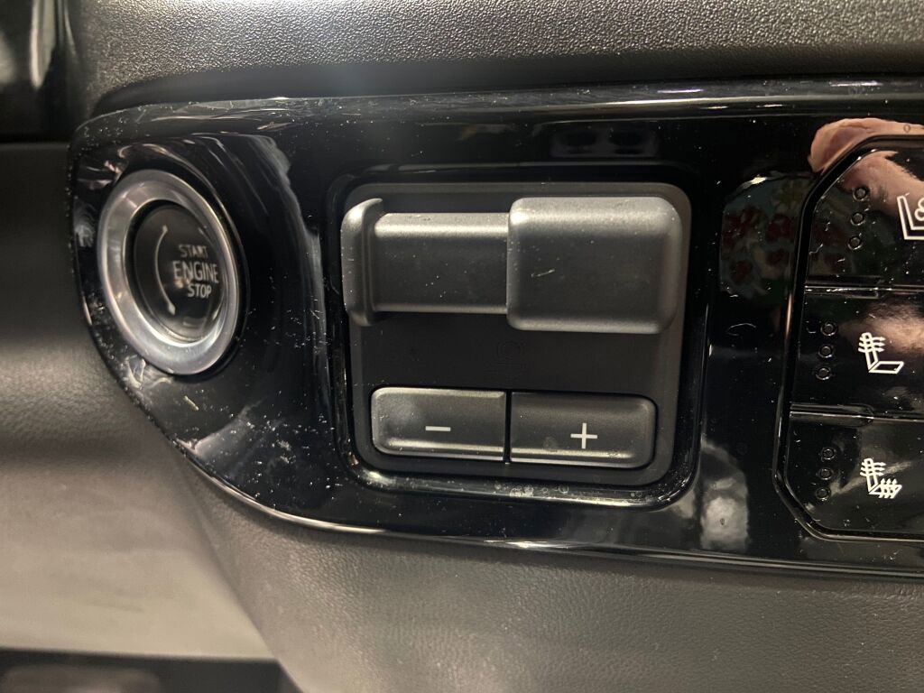 Used 2023 Chevrolet Silverado 1500 LTZ w/ LTZ Premium Package image 18